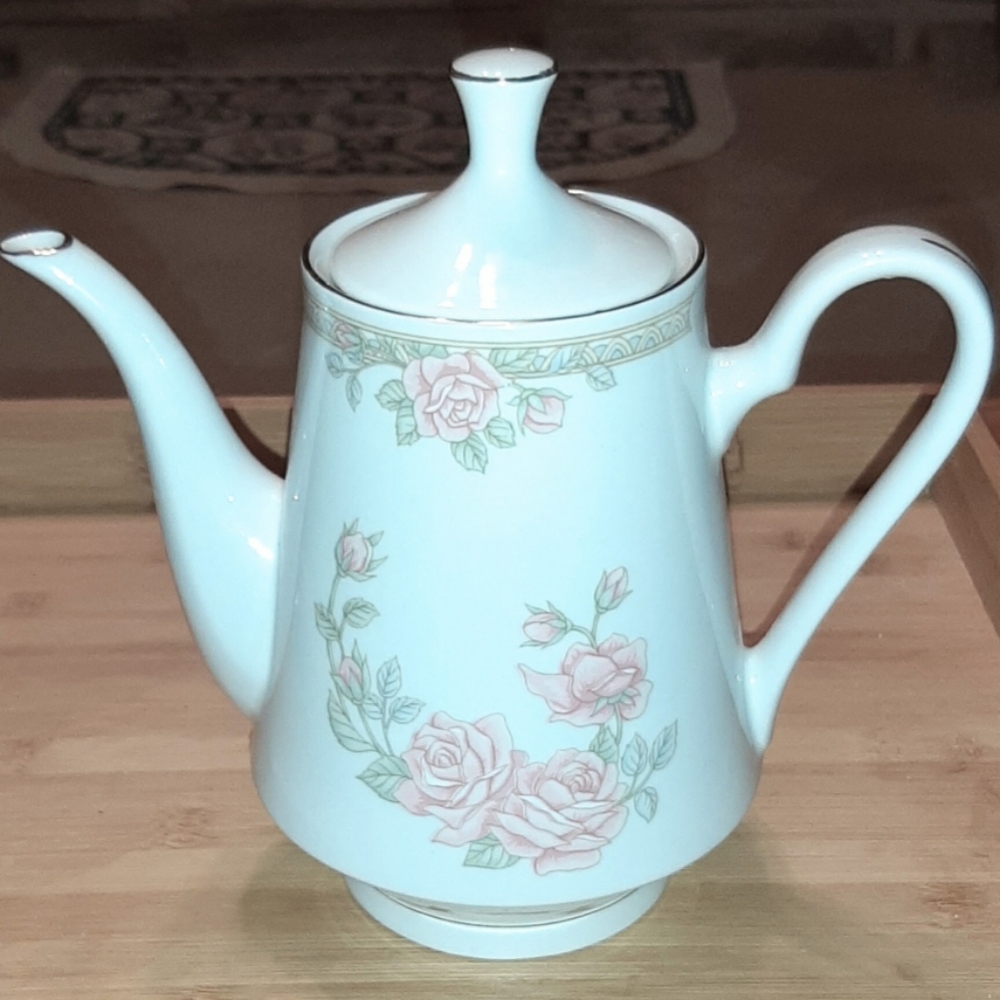 Elegant Floral Teapot with Pink Roses